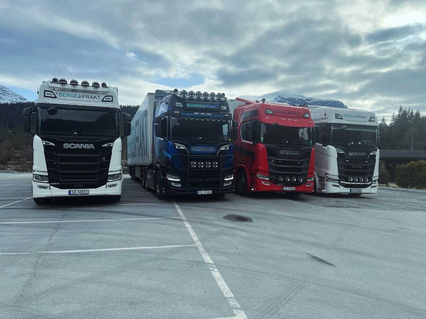 4 fullastede semier på vei mellom øst og vest 😎